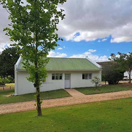 Ou Meul Farm Cottage Botrivier Bagian luar foto